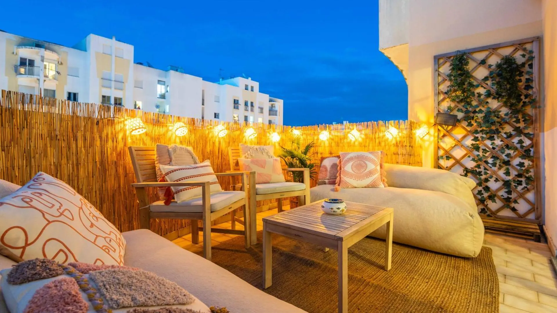Flat With Ac, Wifi, Netflix, Balcony - 3 Min From The Beach Apartamento Armação de Pêra