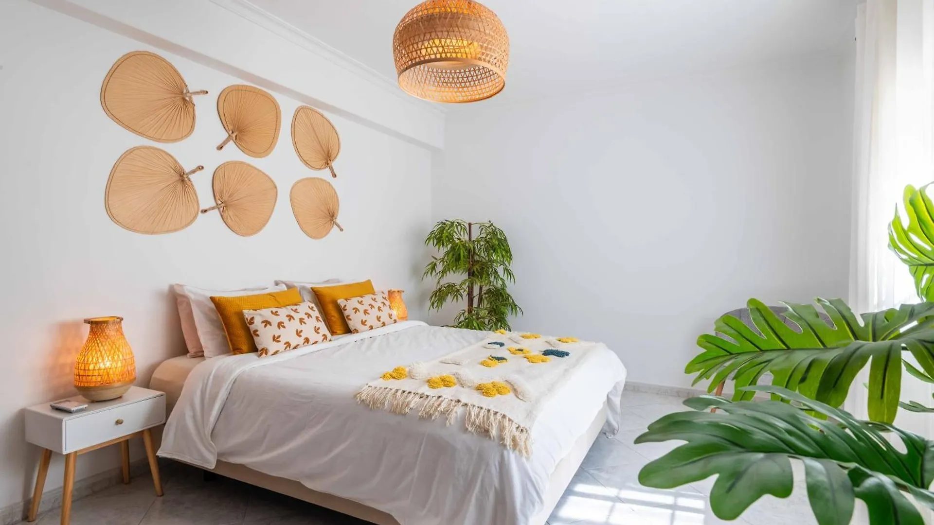 Flat With Ac, Wifi, Netflix, Balcony - 3 Min From The Beach Apartamento Armação de Pêra