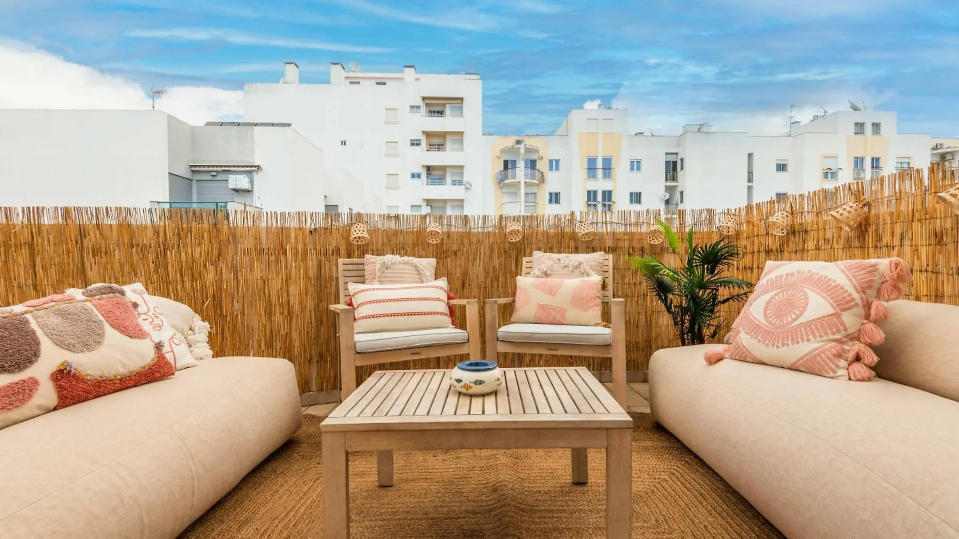 Flat With Ac, Wifi, Netflix, Balcony - 3 Min From The Beach Apartamento Armação de Pêra 0*,